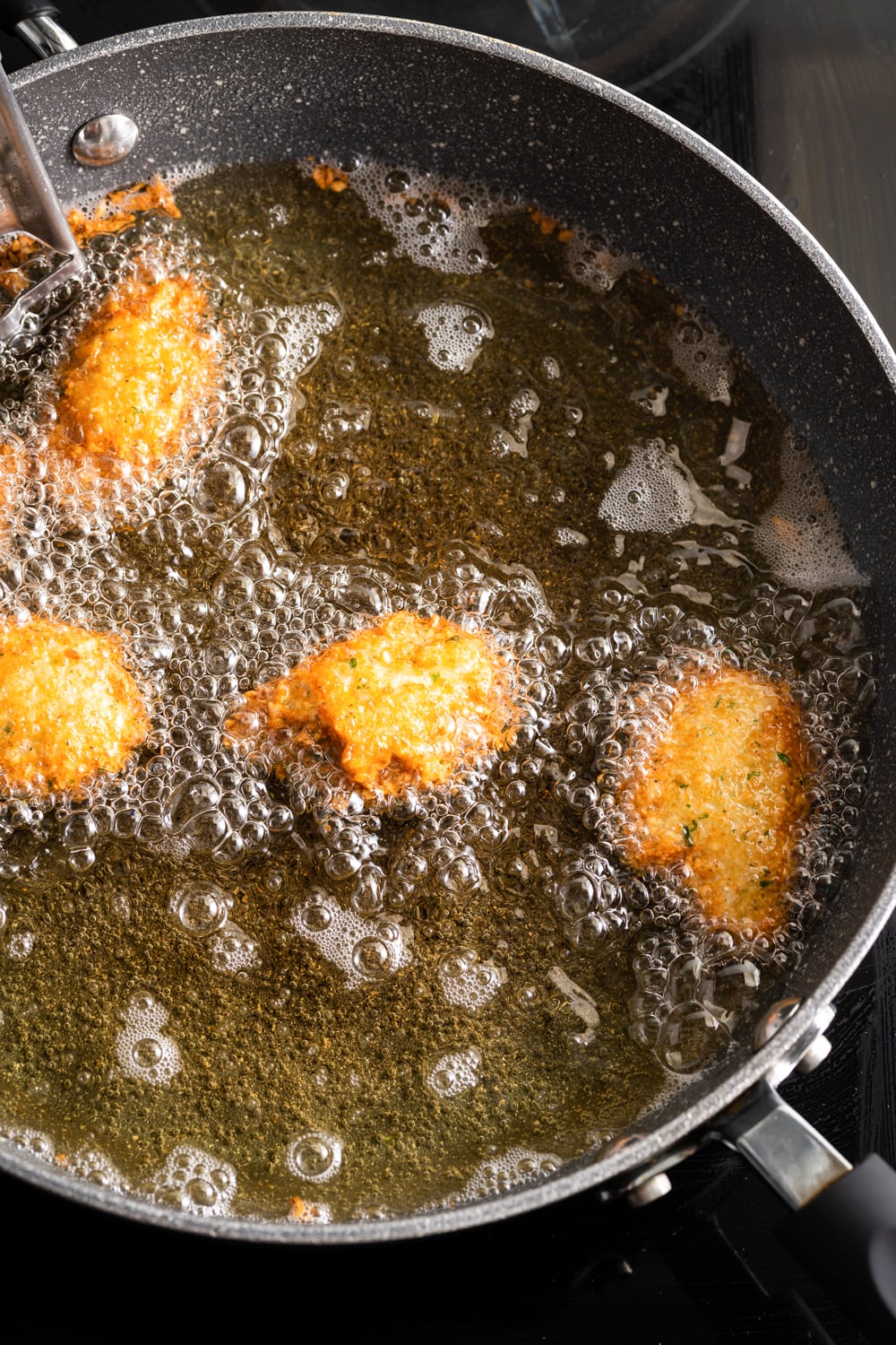frying the frituras de malanga