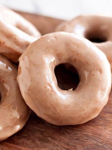 Turn everyone's favorite brunch drink into a baked good! Soft, fluffy, baked guava glazed donuts topped with a champagne and guava marmalade glaze!