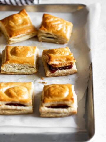 Cuban pastries or turnovers filled with guava paste and cream cheese. Just 4 ingredients make these pastelitos de guayaba y queso come to life!